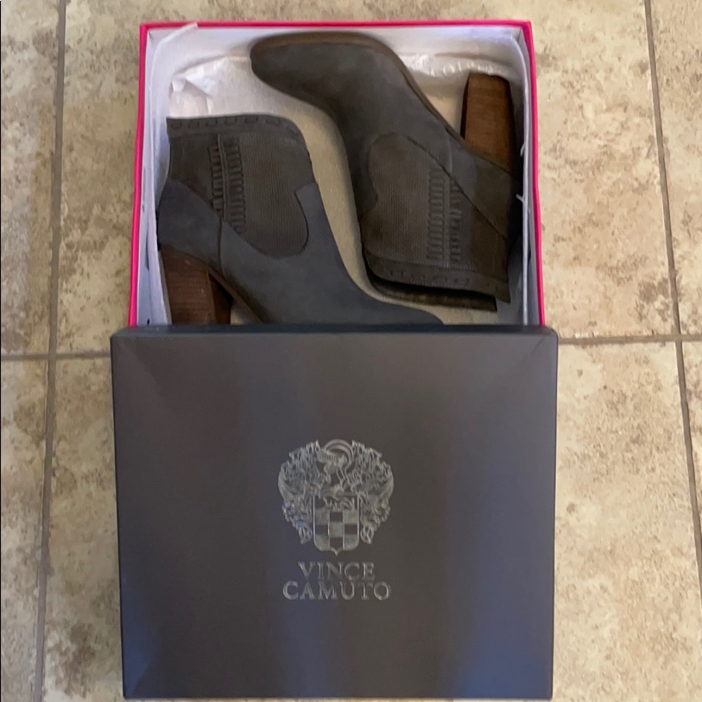 Vince Camuto Fretzia ankle booties